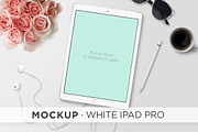 Mockup . White iPad Pro & Pencil