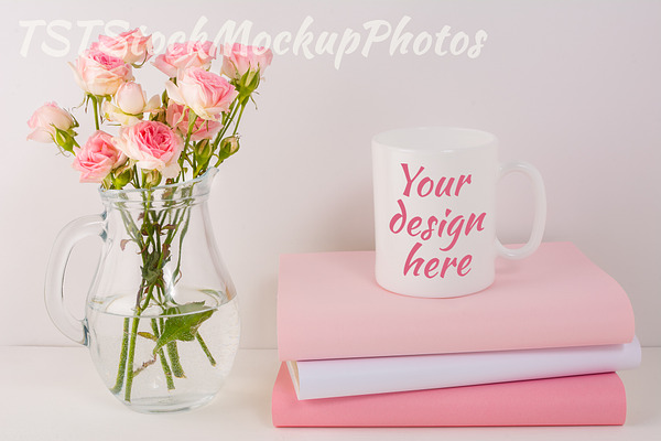 Mug mockup with pink roses