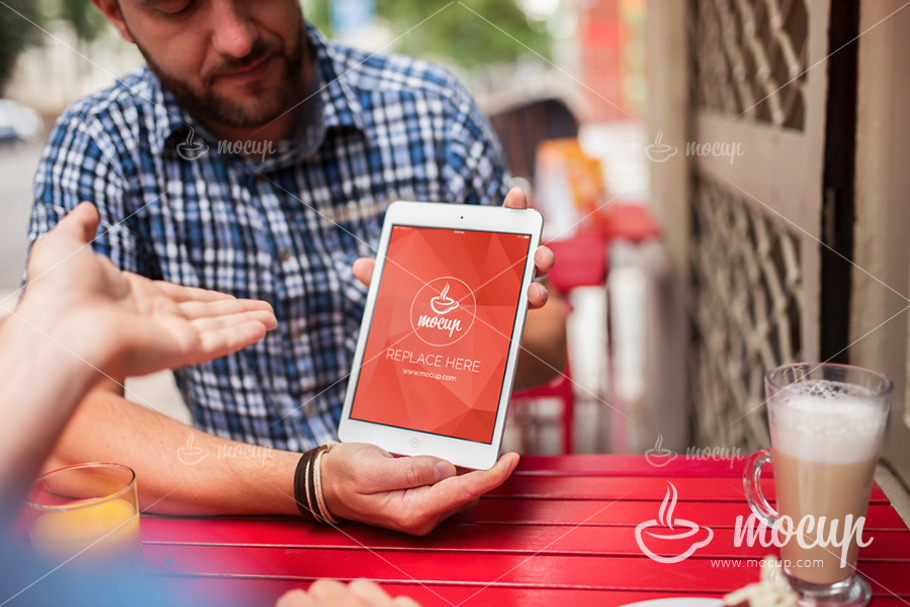 iPad PSD Mockup Street Café in Mobile & Web Mockups - product preview 8