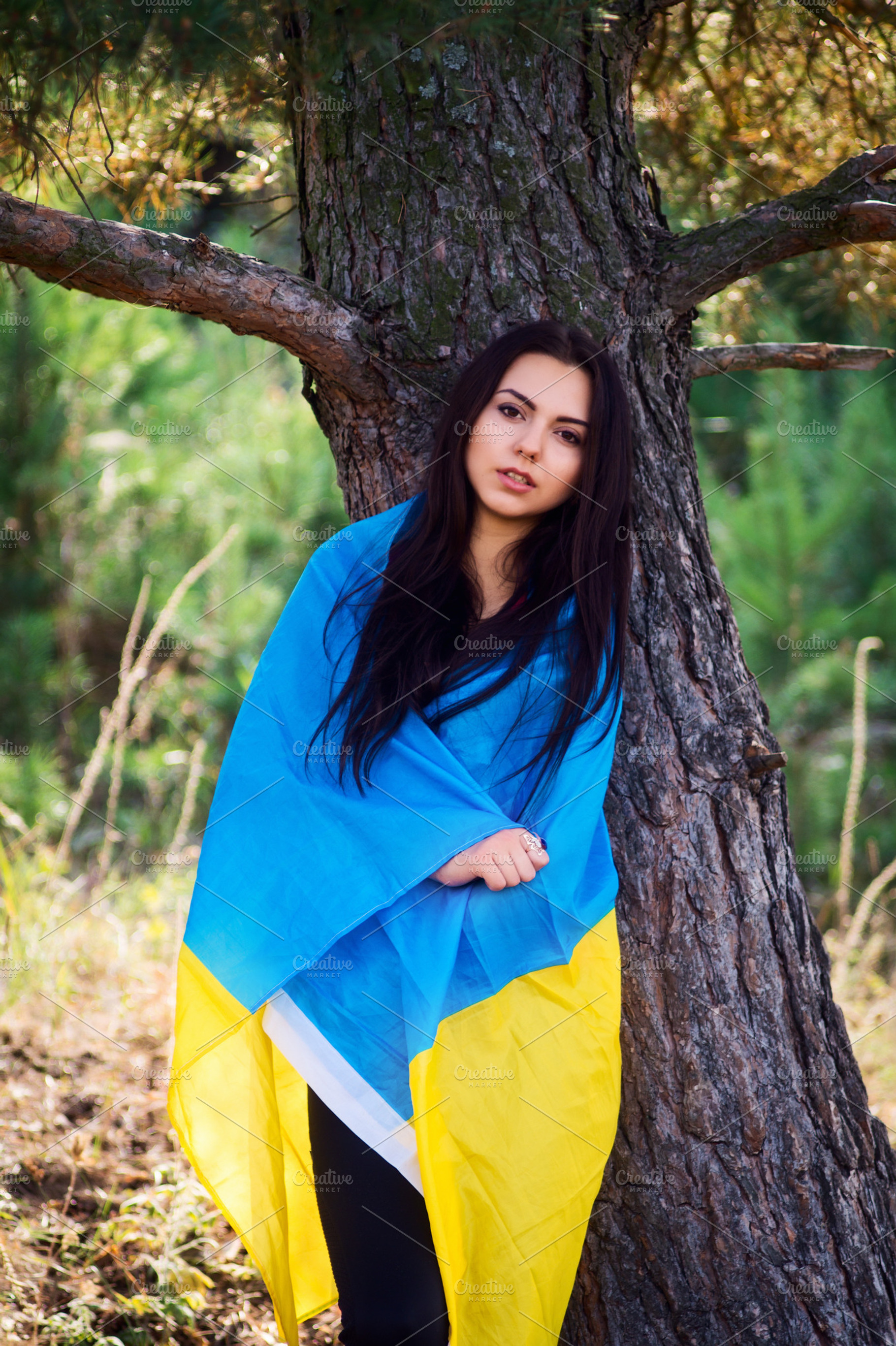 Beautiful brunette model posing in a park with flag of Ukraine | High ...