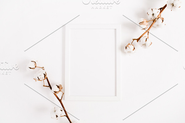 Photo frame with cotton branches