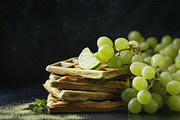 Green waffles with grapes