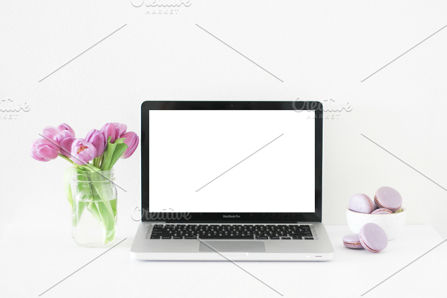 Tulips + Macbook Pro Mockup 