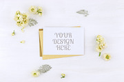 Postcard mockup whith flowers
