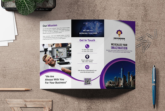 Corporate Trifold Brochure Design in Brochure Templates - product preview 3