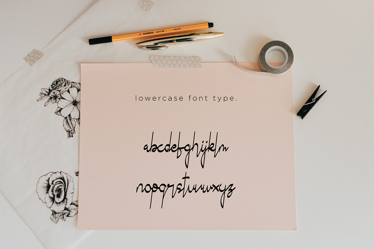 Moonalitta // Feminine Font Type in Script Fonts - product preview 8
