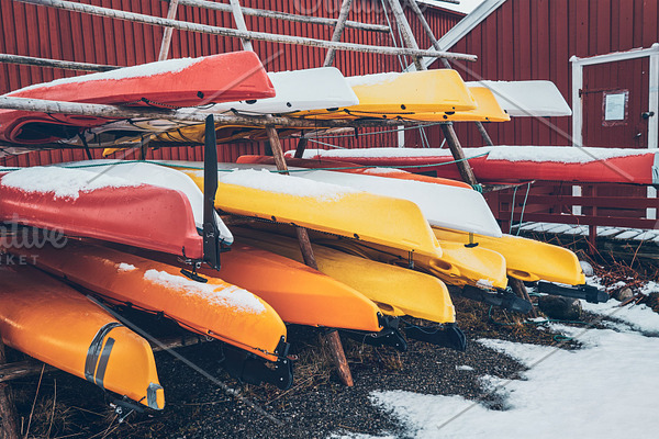 Kayaks in winter in Reine fishing