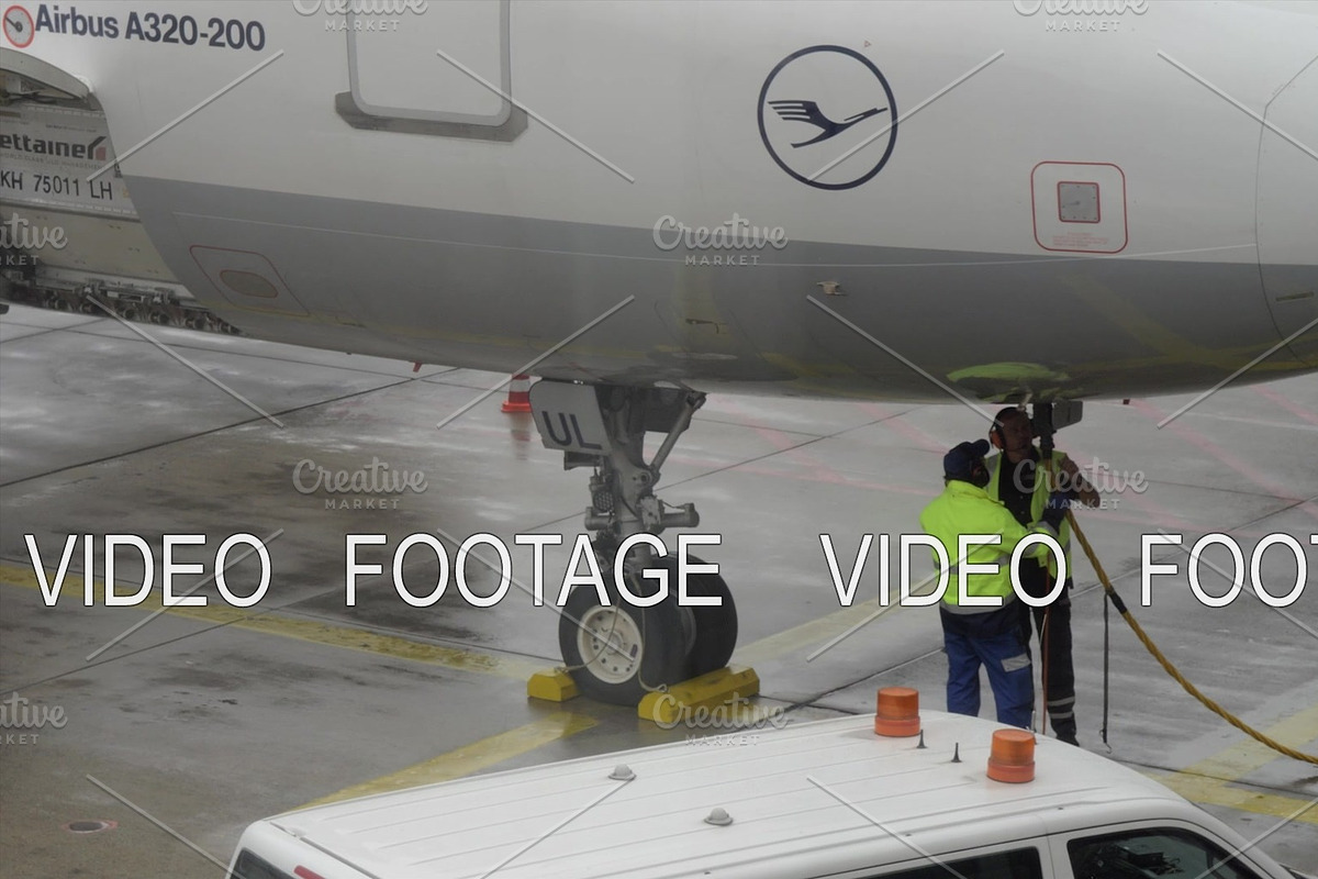Refueling Lufthansa Airbus 320-200 in Graphics - product preview 8
