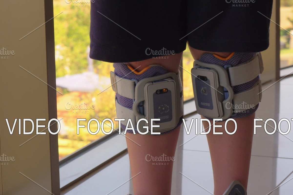 Child with foot drop system getting in Graphics - product preview 8
