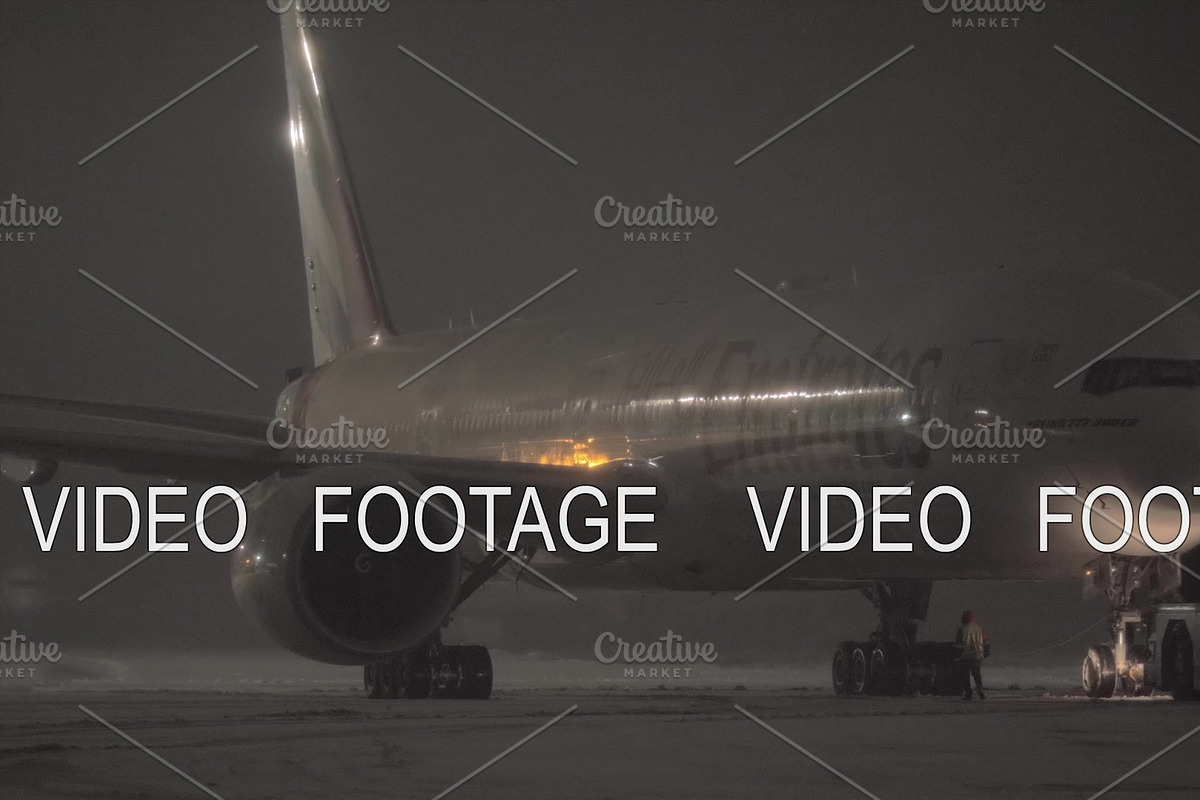 Pushback of Emirates airplane at in Graphics - product preview 8