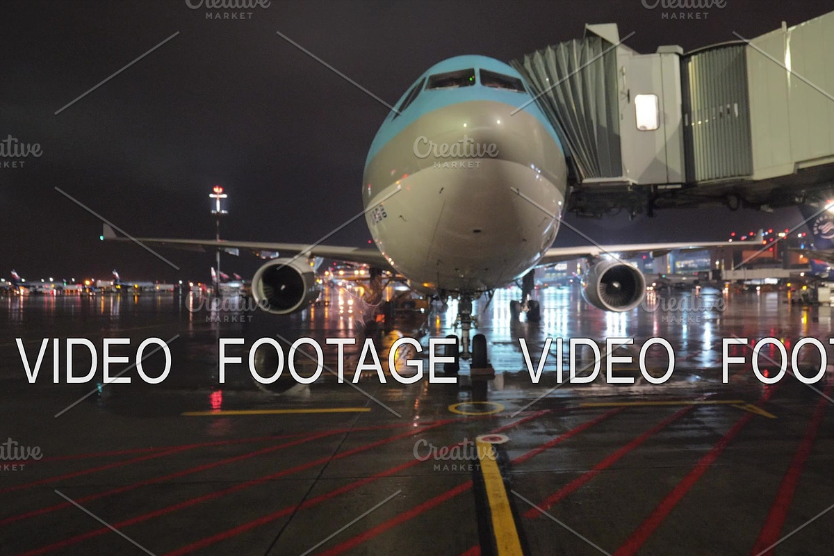 Night view of boarding Korean Air in Graphics - product preview 8