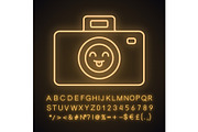 Smiling photo camera neon light icon