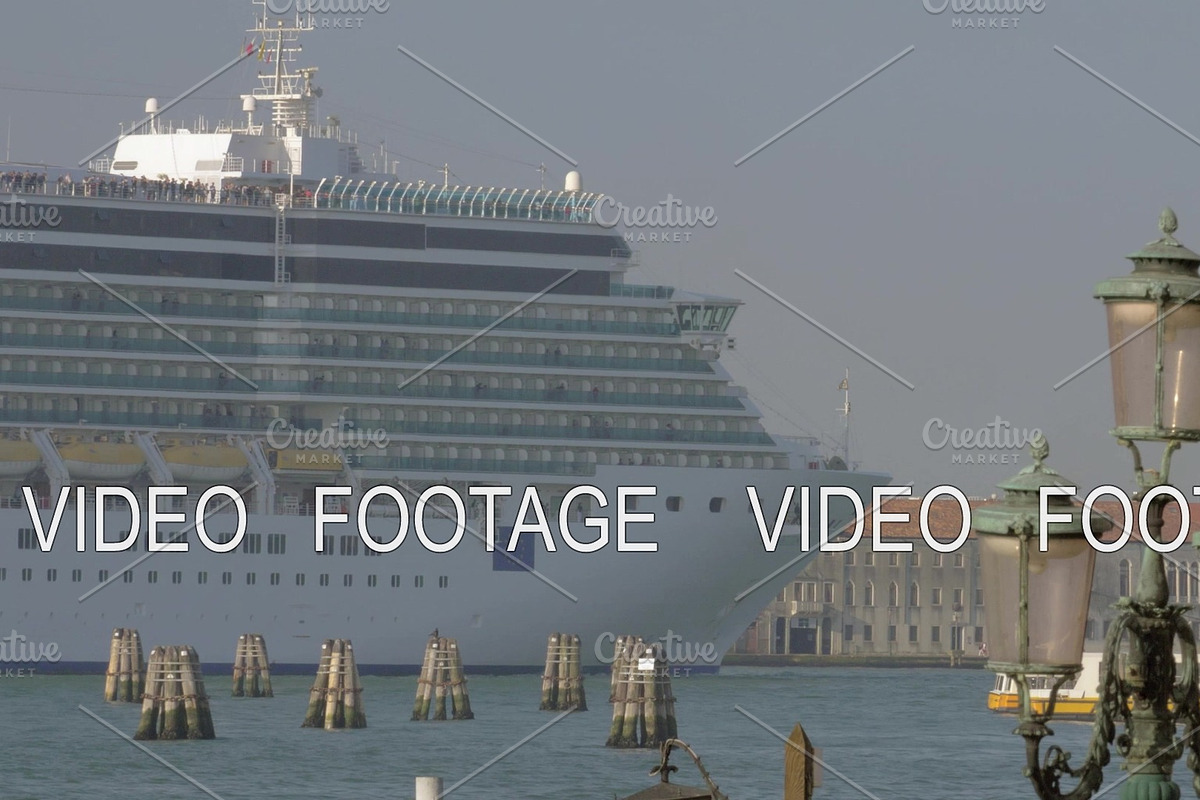 Cruise liner sailing in Venice in Graphics - product preview 8