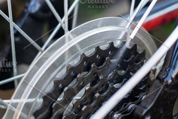 masters, lubricate the bicycle chain