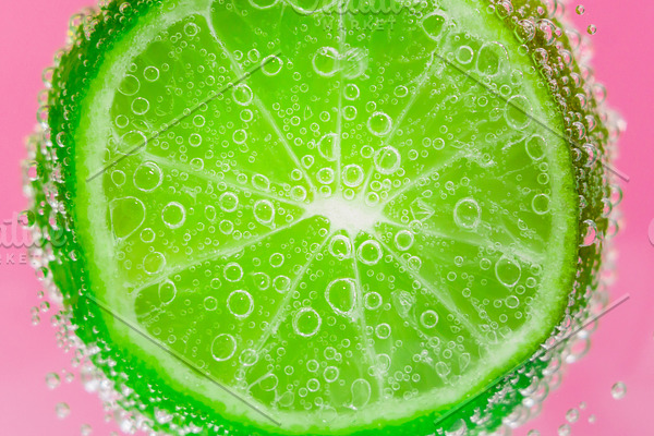 lime fruits in water under water