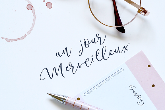 Un Jour Merveilleux - modern script in Fonts - product preview 4